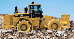 excavadora en la basura
